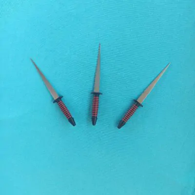 Punhal sem corte, comumente utilizado por entidades para auxiliar nos trabalhos, também utilizados para compor despachos e/ou oferendas além dos assentamentos.